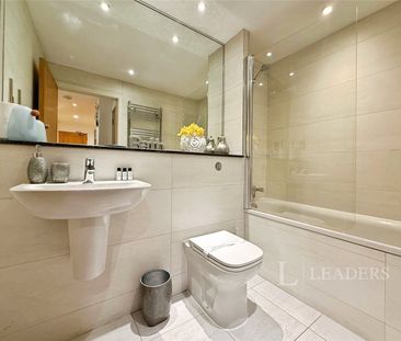 2 bedroom apartment to rent Channel Way, Southampton, SO14 - Photo 6