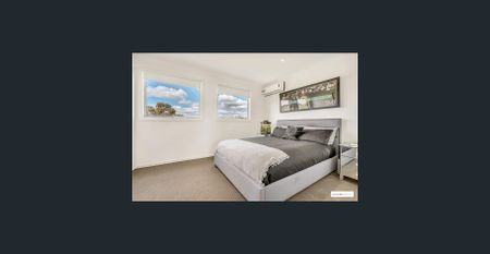 Townhouse in the heart of Craigieburn! - Photo 5