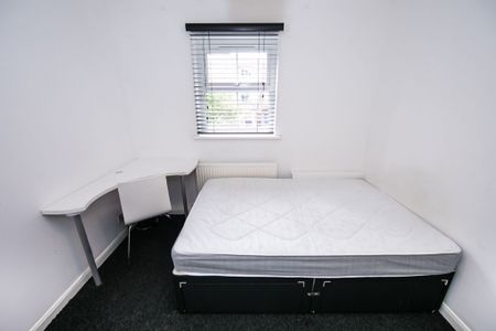 St Michaels Crescent, Headingley, Leeds - Photo 3