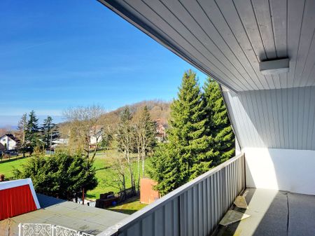 Dachgeschosswohnung mit Balkon und traumhaften Ausblick ins Grüne! - Foto 5