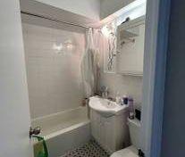 Private Room with Private washroom in 2 bedroom apartment - Photo 4