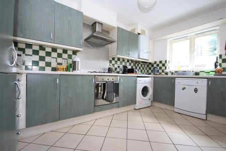 4 bedroom terraced house to rent - Photo 3