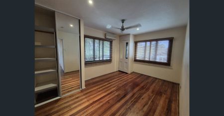 Executive Residence in a Prime Location – Wishart State High and Mansfield State High Catchment! - Photo 2