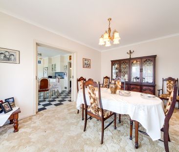 10 Monbulk Court, Cheltenham - Photo 2