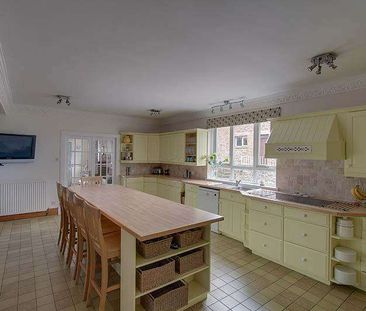 Baldoukie Farmhouse is 5 bed detached farmhouse offering flexible a... - Photo 5