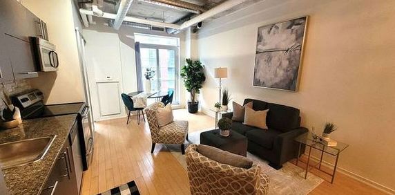 QUEEN WEST HARD LOFT 2 BEDS 2 BATHS - Photo 2