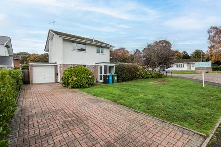 3 bed detached house to rent in Broadwater Avenue, Whitecliff, BH14 - Photo 3