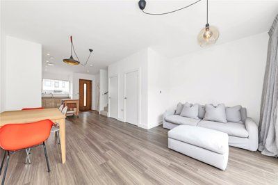 Lilywhite Drive, Cambridge, Cambridgeshire, CB4 1GB - Photo 4