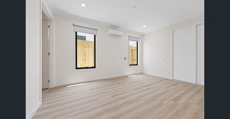 Perfectly located Tarneit home, offering space, comfort and style - Photo 2