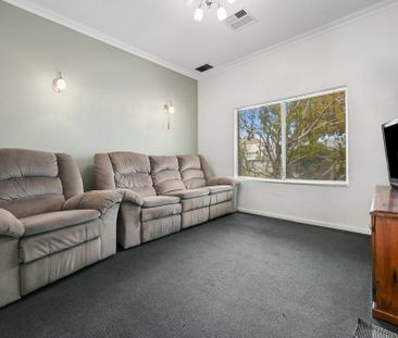 Charming 3- bedroom home - Photo 6