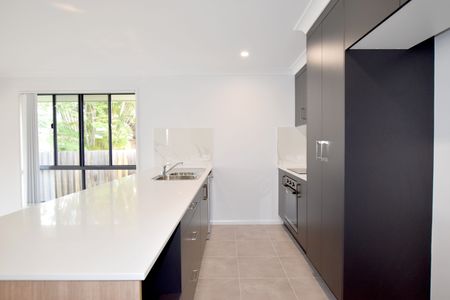 LOW MAINTENANCE FAMILY HOME IN NEW AUCKLAND - Photo 3