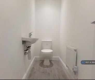 1 bedroom in a house share to rent - Photo 3