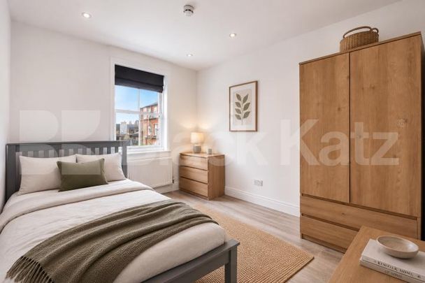 Stunning Six Bedroom House with Three Bathrooms & Private Garden - Photo 1