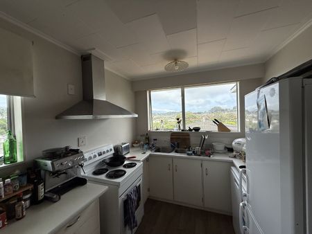 126B Broderick Road, Johnsonville - Photo 4