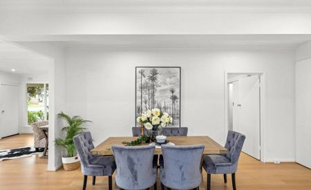 BRIGHT AND SPACIOUS HOME IN OAKLEIGH EAST - Photo 3