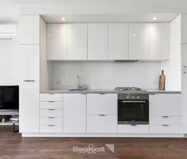 SPACIOUS AND CONVENIENT - Photo 3