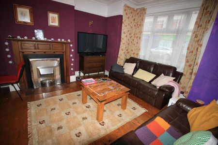 6 bedroom terraced house to rent - Photo 4