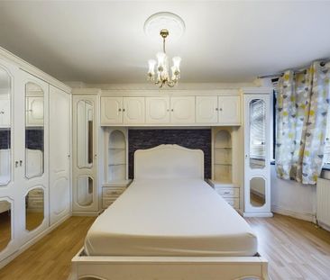 5 bedroom bungalow to rent - Photo 4