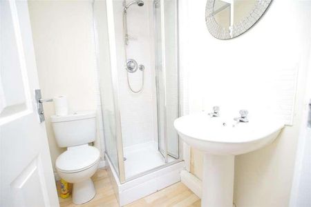 Elm Tree House, Idle, BD10 - Photo 5