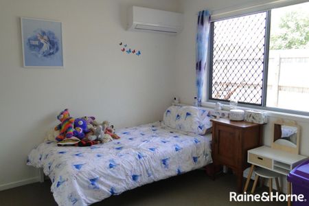 FOUR BEDROOM MODERN FAMILY HOME IN EMMADALE GARDENS! - Photo 2