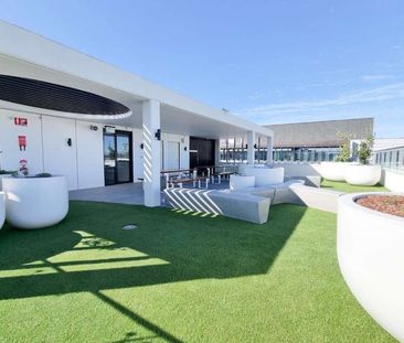 Location, Location! - Photo 3