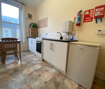 1 bedroom in a house share to rent - Photo 4