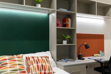 1 bedroom in a flat share to rent - Photo 5