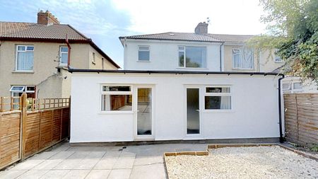 Double en-suite in stylish Post Office conversion - Photo 4