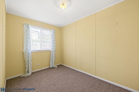 Lovely, cosy two bedroom brick unit situated in a quiet duplex! - Photo 3