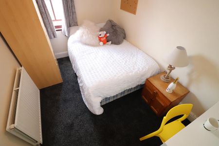 1 bedroom in a house share to rent - Photo 3
