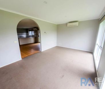 39 Barrington Drive, Pakenham VIC 3810 - Photo 3