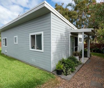 Modern Two Bedroom Home in Forresters Beach! - Photo 4