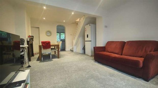 Aynscombe Angle, Orpington, Kent, BR6 - Photo 1