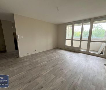 Location Appartement 4 pièces 80m² ST PIERRE DES CORPS 37700 - Photo 2