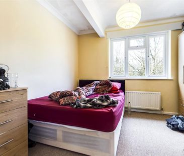 4 bedroom semi-detached house to rent - Photo 3