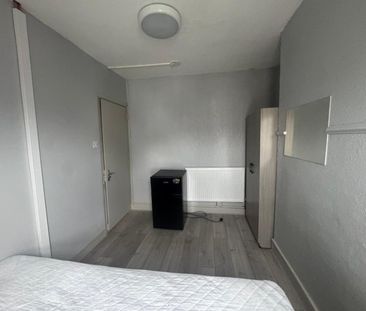 Room in a Shared House, Desford Road, E16 - Photo 1