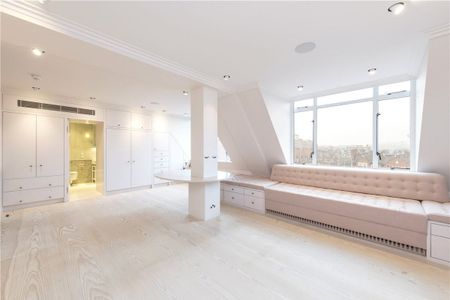 Vast lateral 6 Bedroom apartment with 24hr concierge measuring 4800sqft. - Photo 3