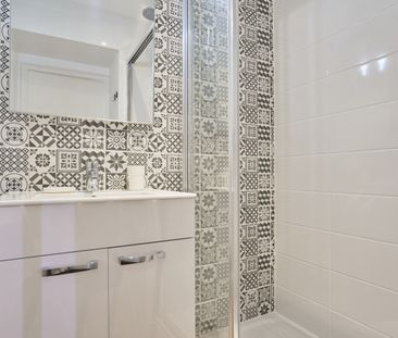 ST MARCEAUX Roommate 4 Bedrooms at Reims - Photo 4