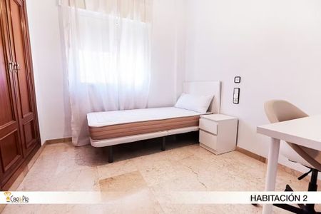 Calle Campoamor, Sevilla, Andalusia 41010 - Photo 2