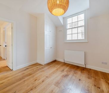 2 bedroom mews to rent - Photo 5