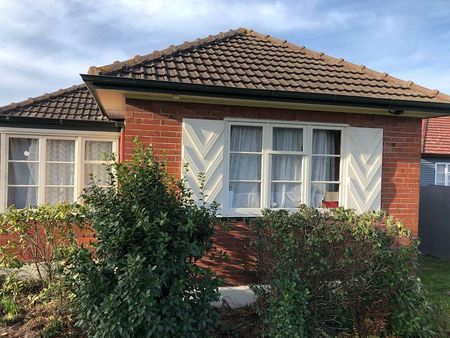 Sunny 3BR Home in Watlington - Photo 3