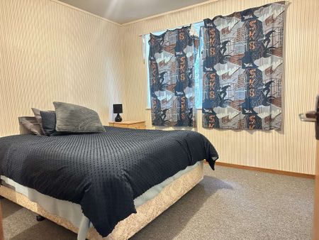 Four Bedrooms Home in Glenfield - Photo 3