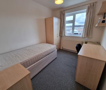 4 Bed Student Accommodation - Photo 2