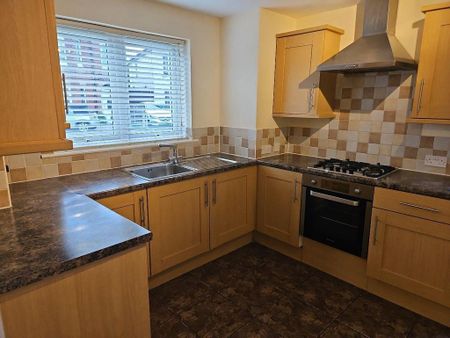 3 bedroom semi-detached house to rent - Photo 2