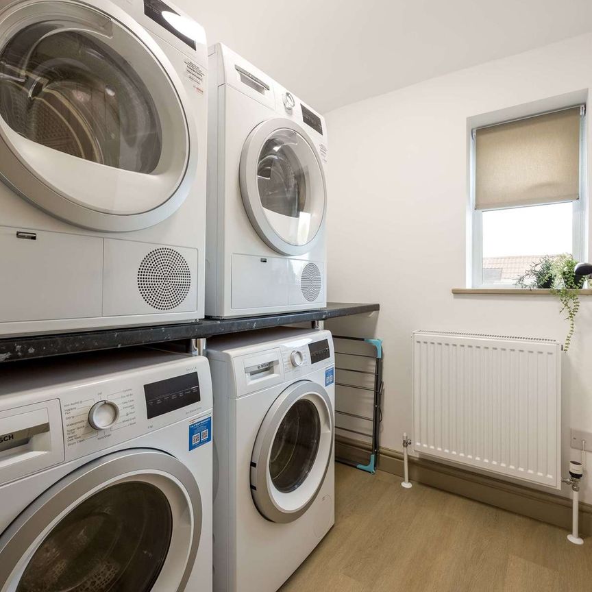 OX Living is proud to present this high-quality 9-bedroom co-living property, perfect for working professionals looking for stylish, stress-free living. Room 8 - Photo 1