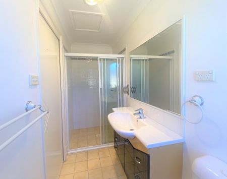 Beautiful &vert; Modern &vert; Convenient Location - Photo 3