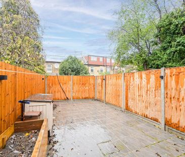 4 bedroom terraced house to rent - Photo 3