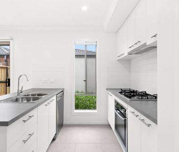 Spacious & Stylish Living in Rockbank - Photo 6