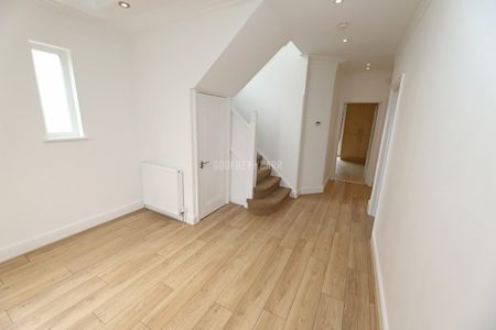 Highfield Gardens Golders Green NW11 - Photo 2