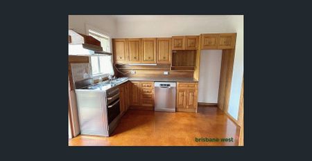 GREAT FAMILY HOME - Photo 5